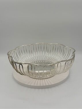 Godinger silver-plated wirework basket with a scalloped edge